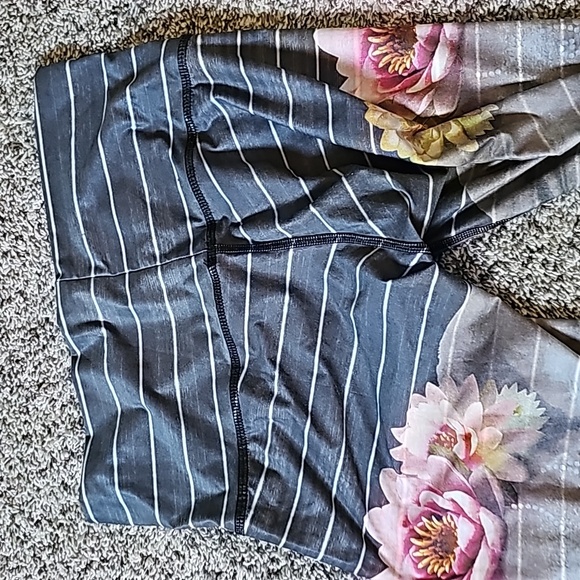 STUNNING TEEKI UNICORN AND ELEPHANT LEGGINGS - Picture 3 of 10